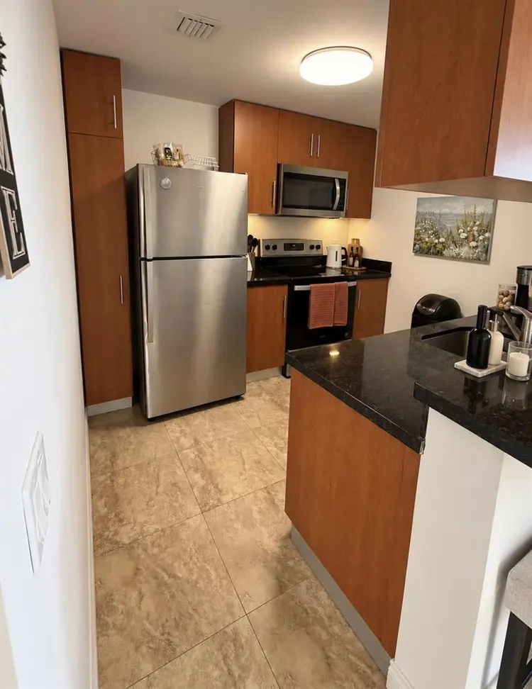 Looking for a female roommate