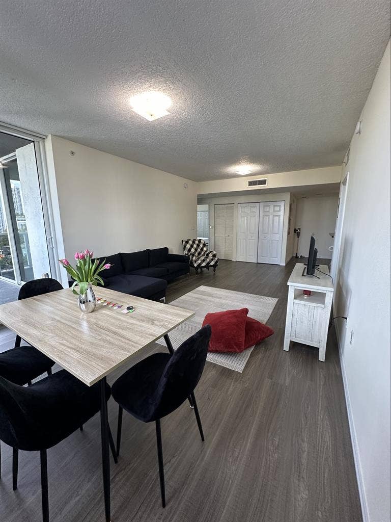 Looking for a female roommate