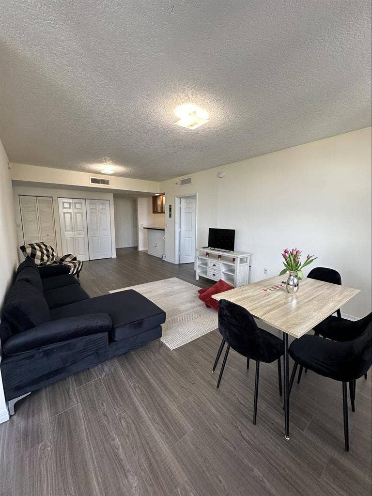 Looking for a female roommate