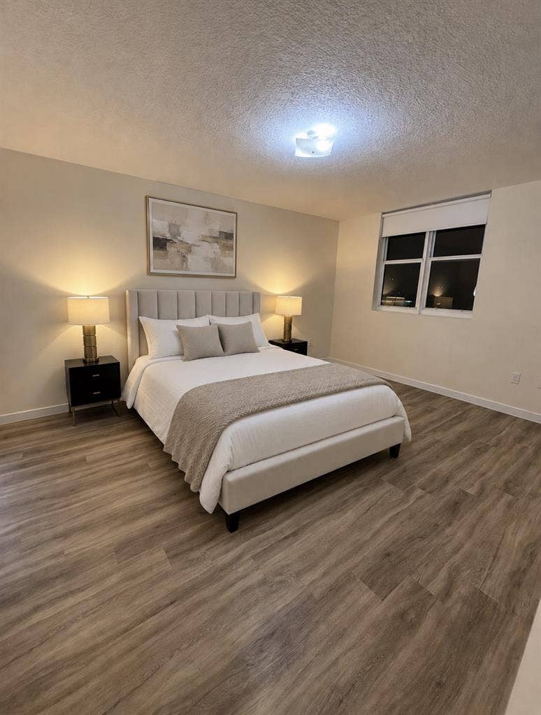 Looking for a female roommate