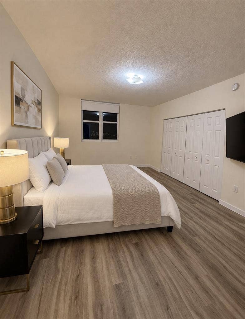 Looking for a female roommate