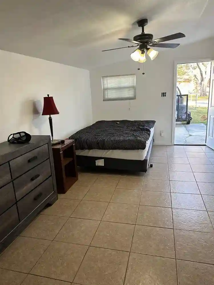 ROOM FOR RENT