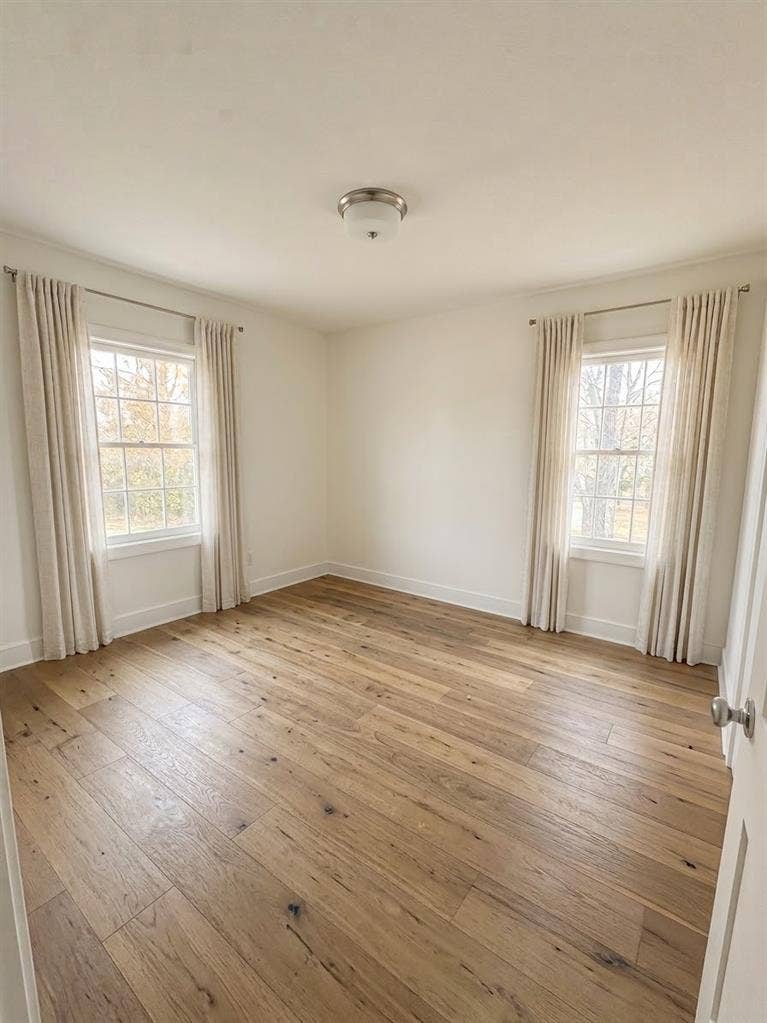 4 renovated rooms in Mpls duplex!