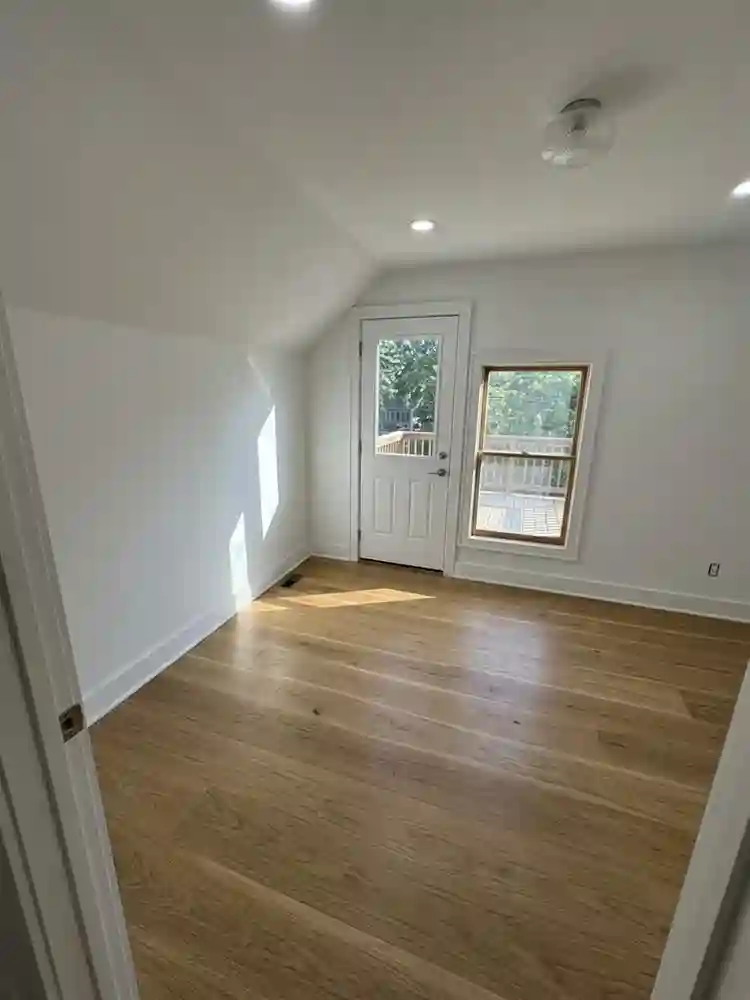 4 renovated rooms in Mpls duplex!