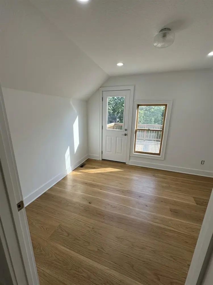 4 renovated rooms in Mpls duplex!