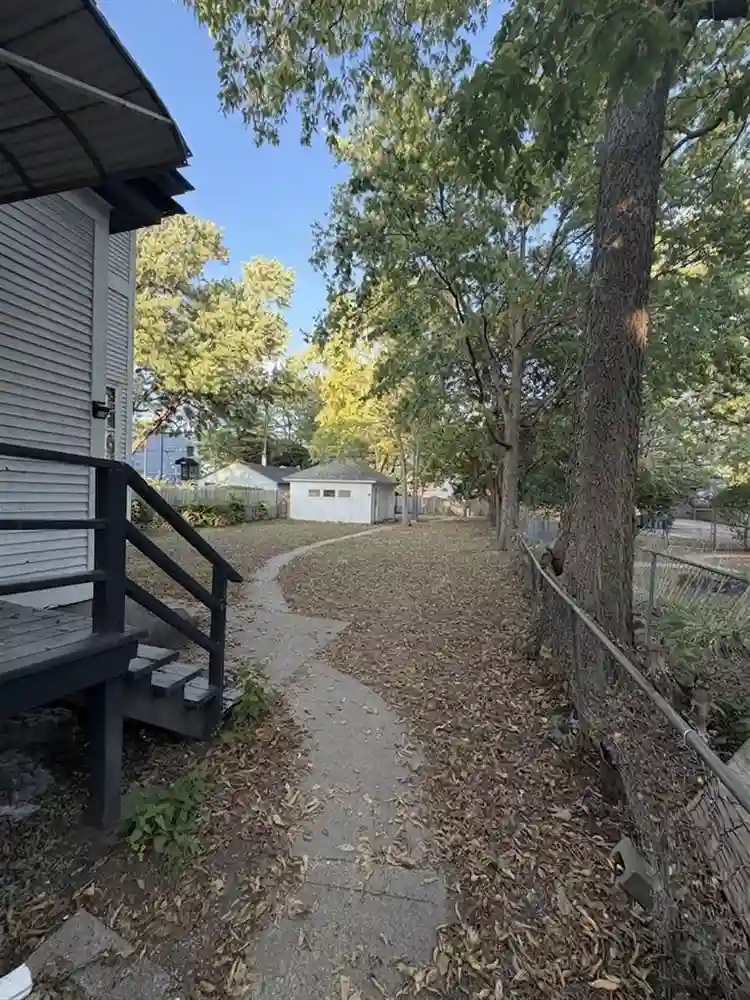 4 renovated rooms in Mpls duplex!