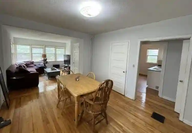 4 renovated rooms in Mpls duplex!
