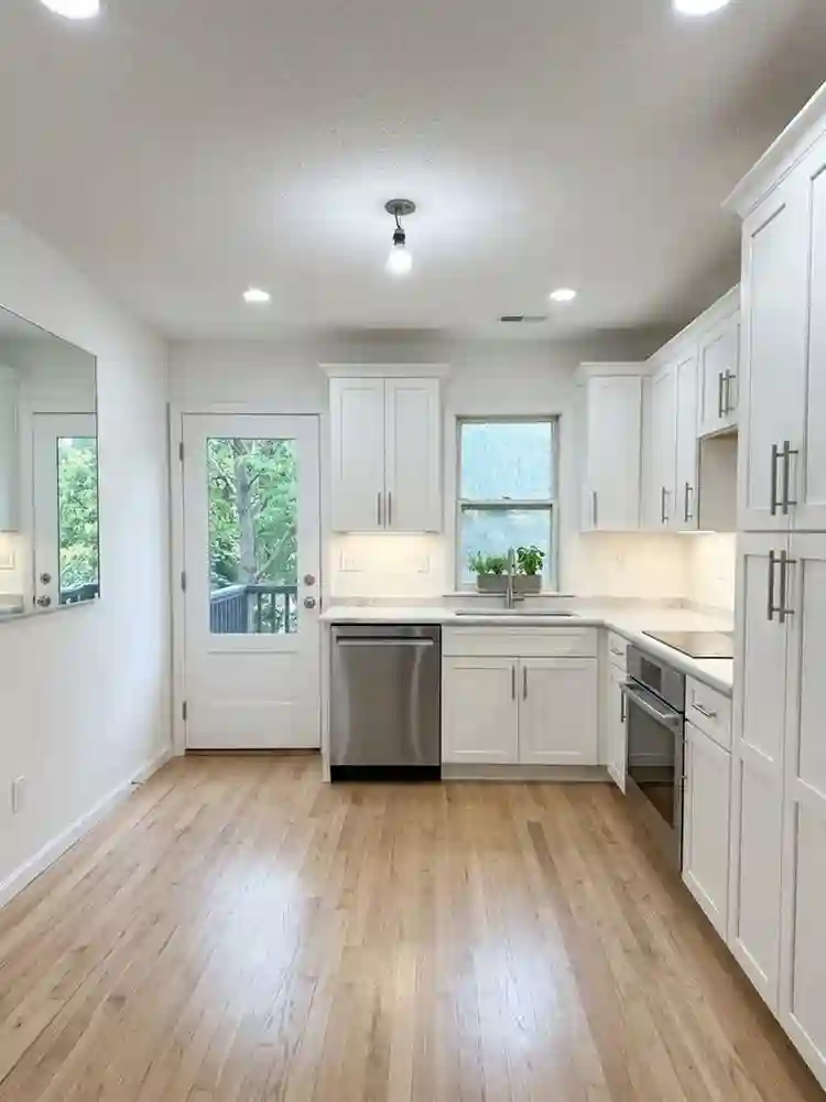 4 renovated rooms in Mpls duplex!