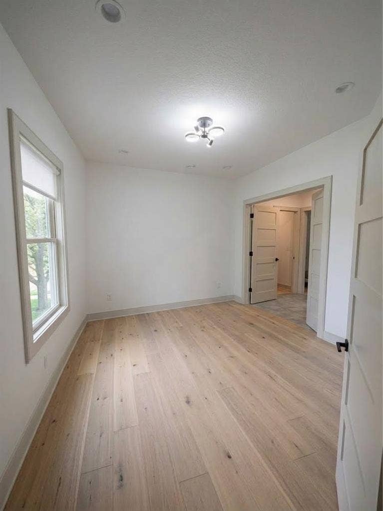 4 renovated rooms in Mpls duplex!