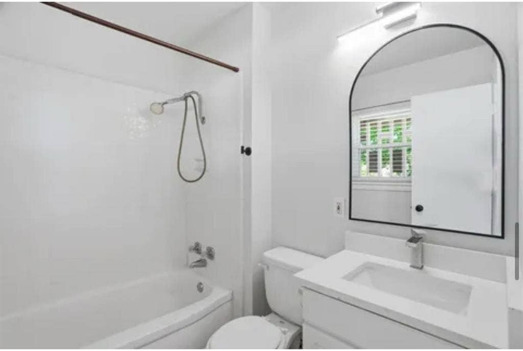 Master Bed/Bath Home Lake Highlands