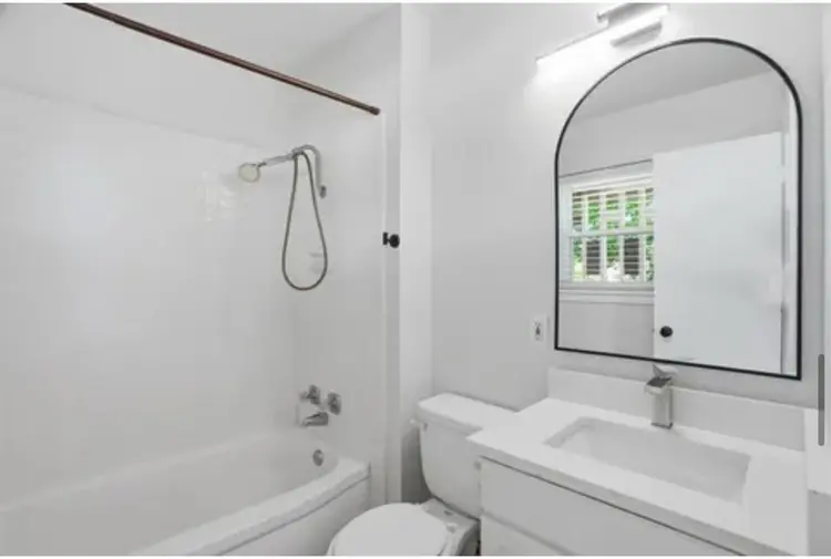 Master Bed/Bath Home Lake Highlands