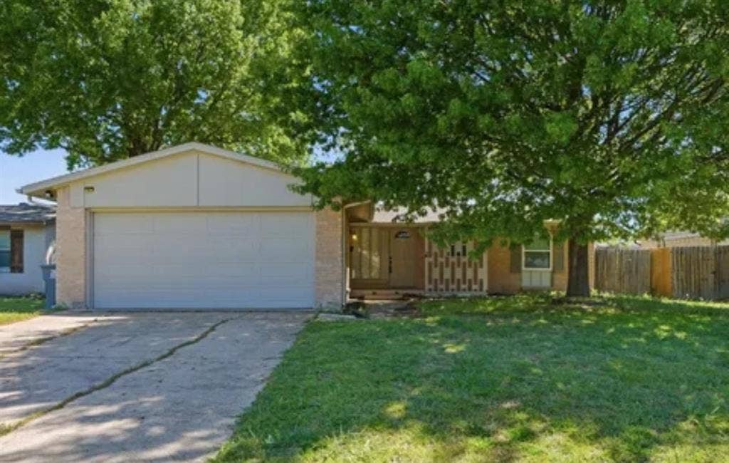 Master Bed/Bath Home Lake Highlands
