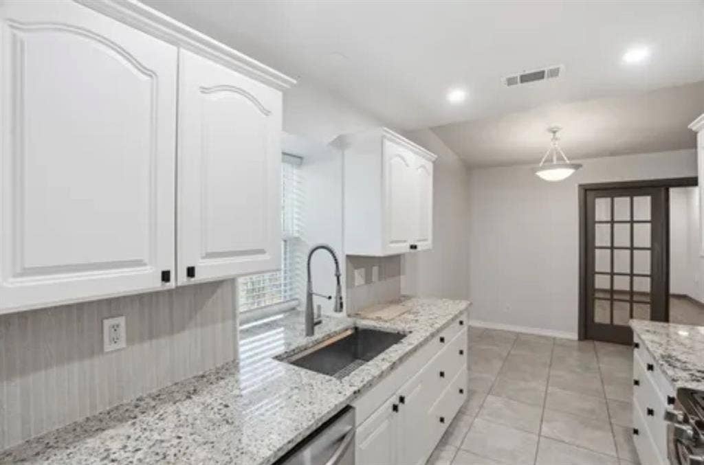 Master Bed/Bath Home Lake Highlands