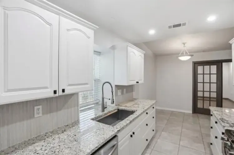 Master Bed/Bath Home Lake Highlands