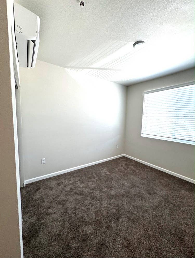 1 Bedroom,shared Bathroom