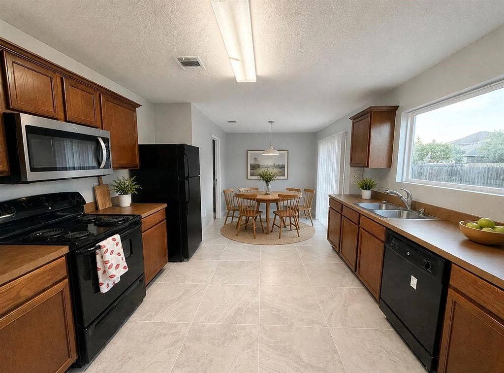 4 BR in Fort Worth