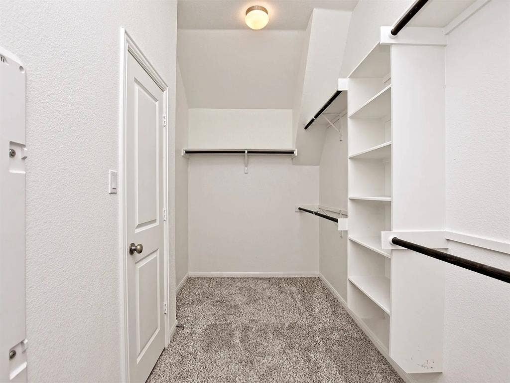 4 BR in Georgetown