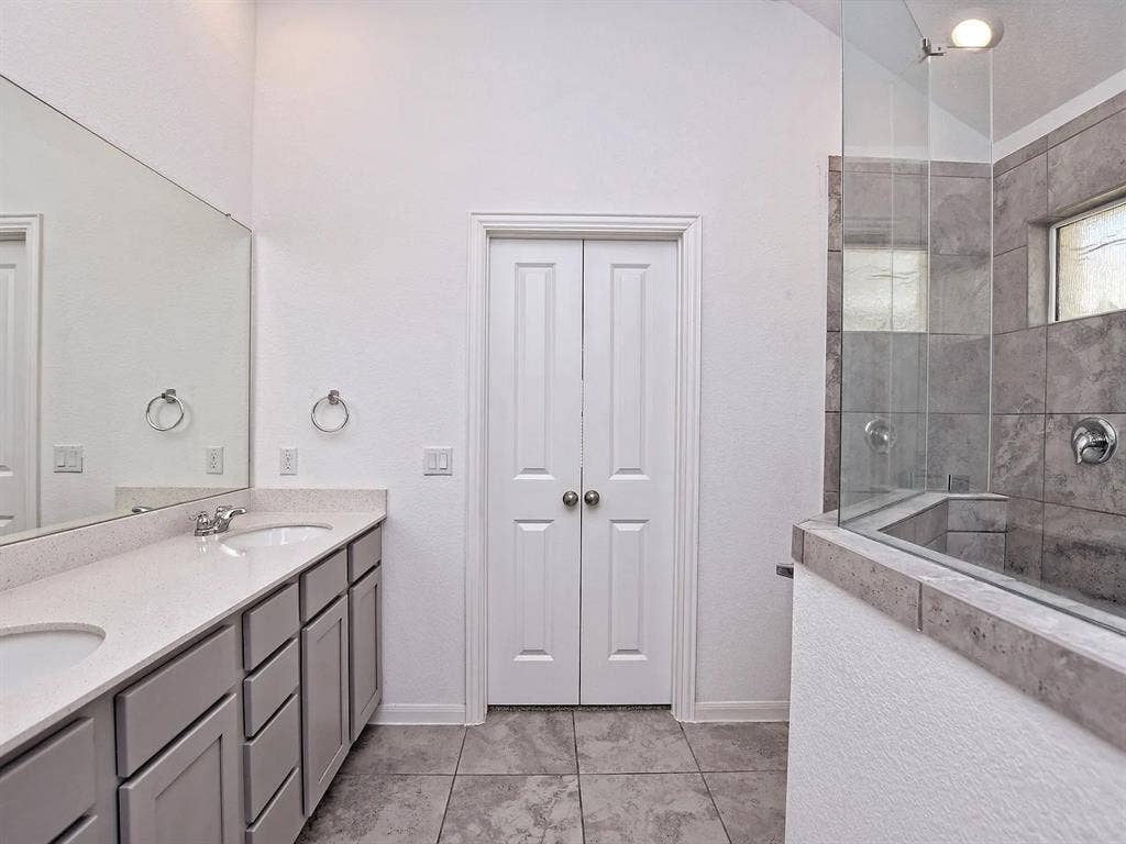 4 BR in Georgetown