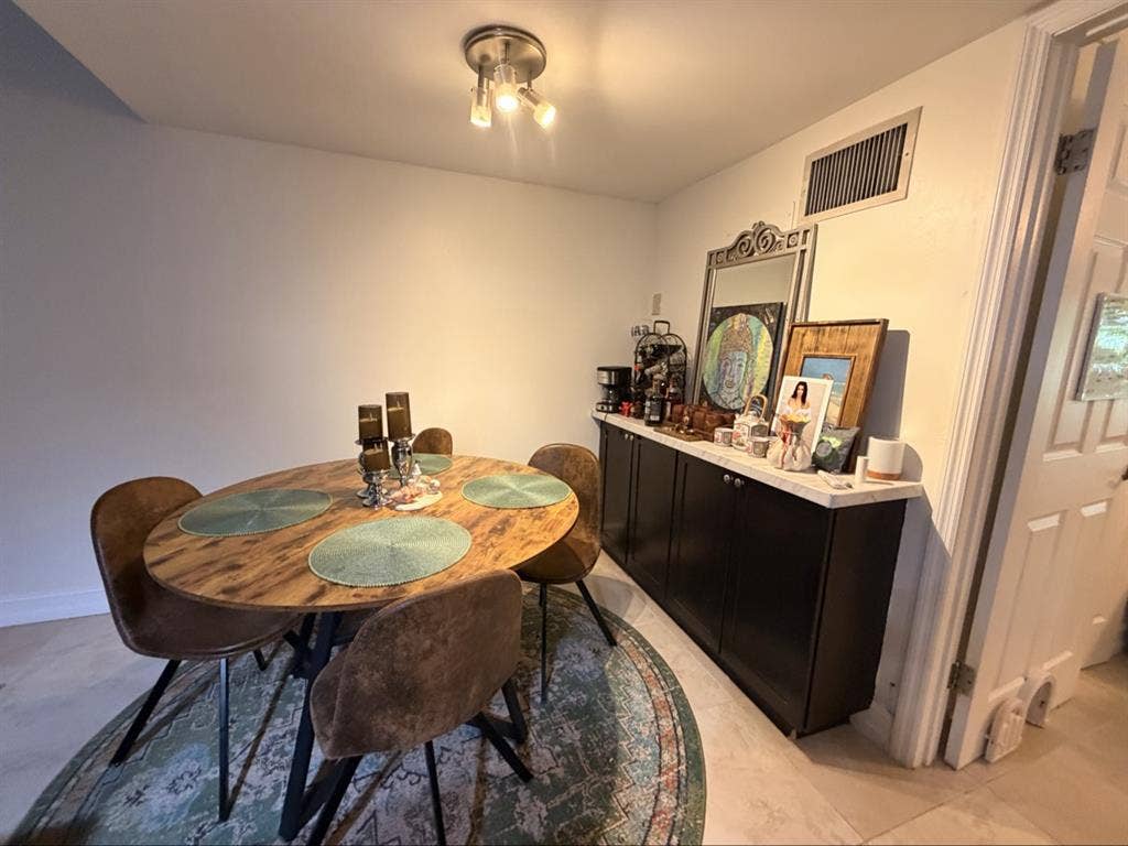Looking for female roommate