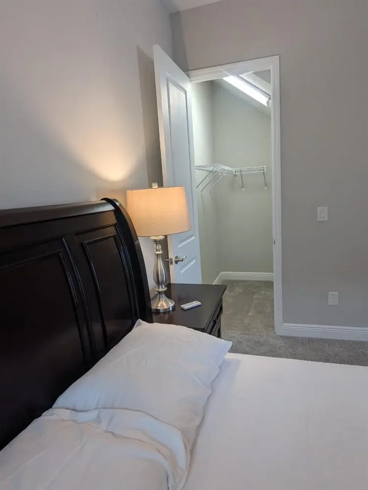 Private Room With Shared Bathroom
