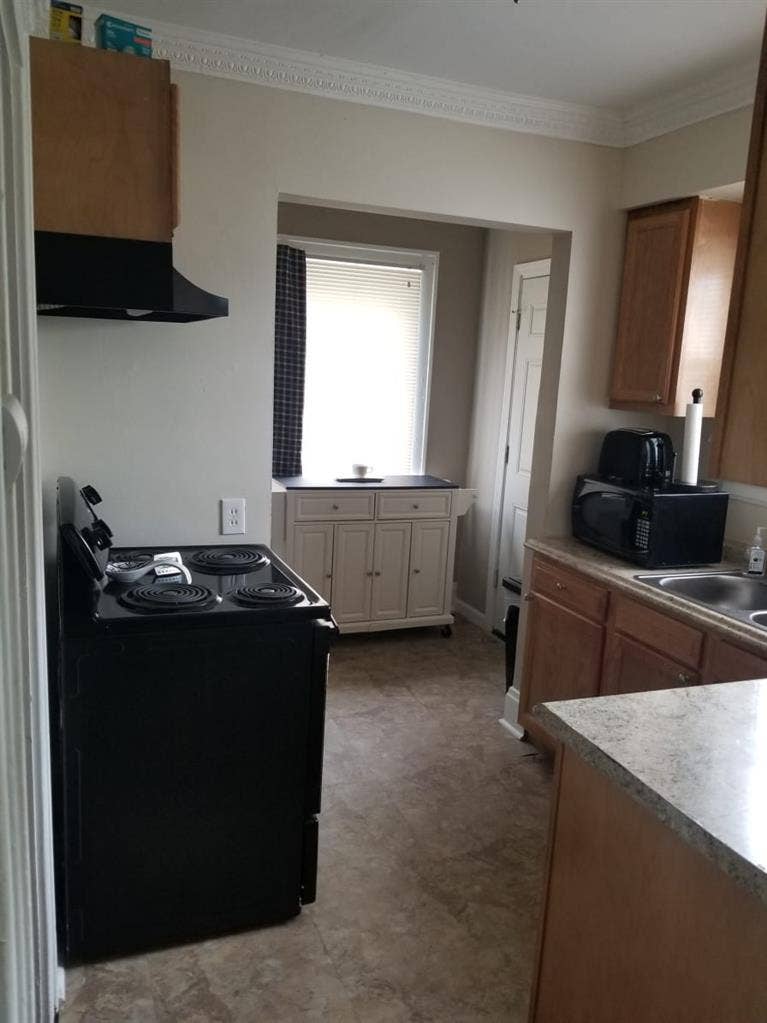 Female roommate wanted- coed home