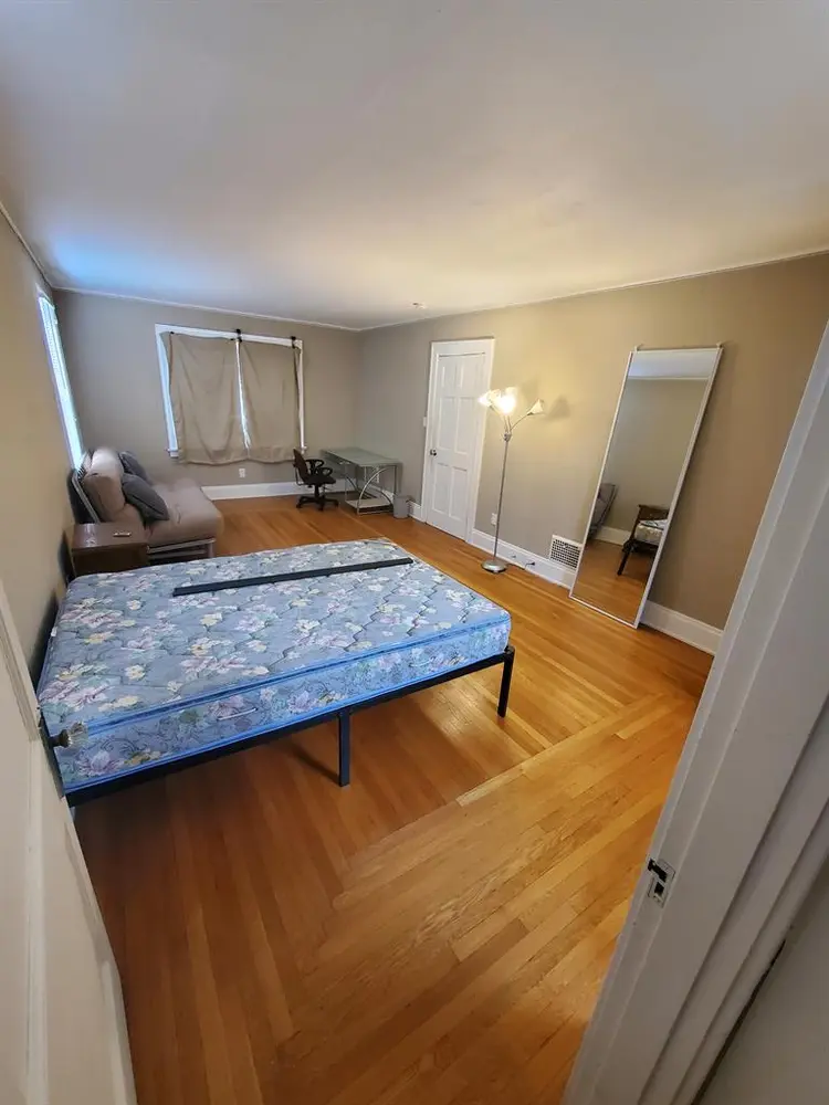 Female roommate wanted- coed home
