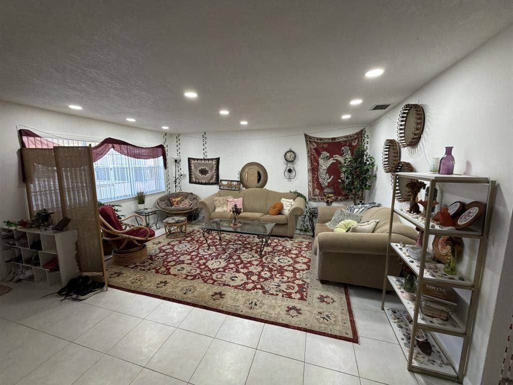 Room for rent!