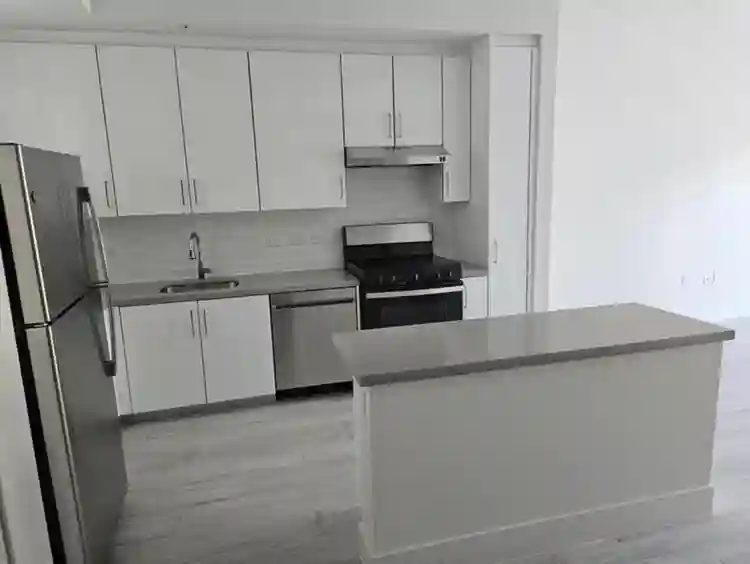 Room for rent w/ hallway bathroom