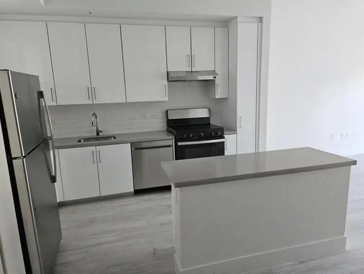 Room for rent w/ hallway bathroom