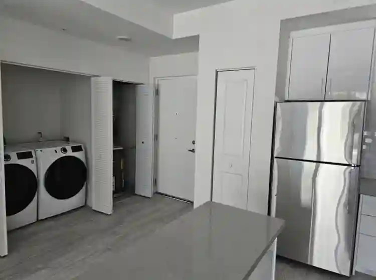 Room for rent w/ hallway bathroom