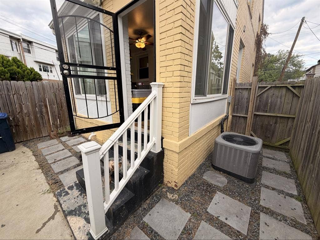 3BR/2BA Fully Furnished House