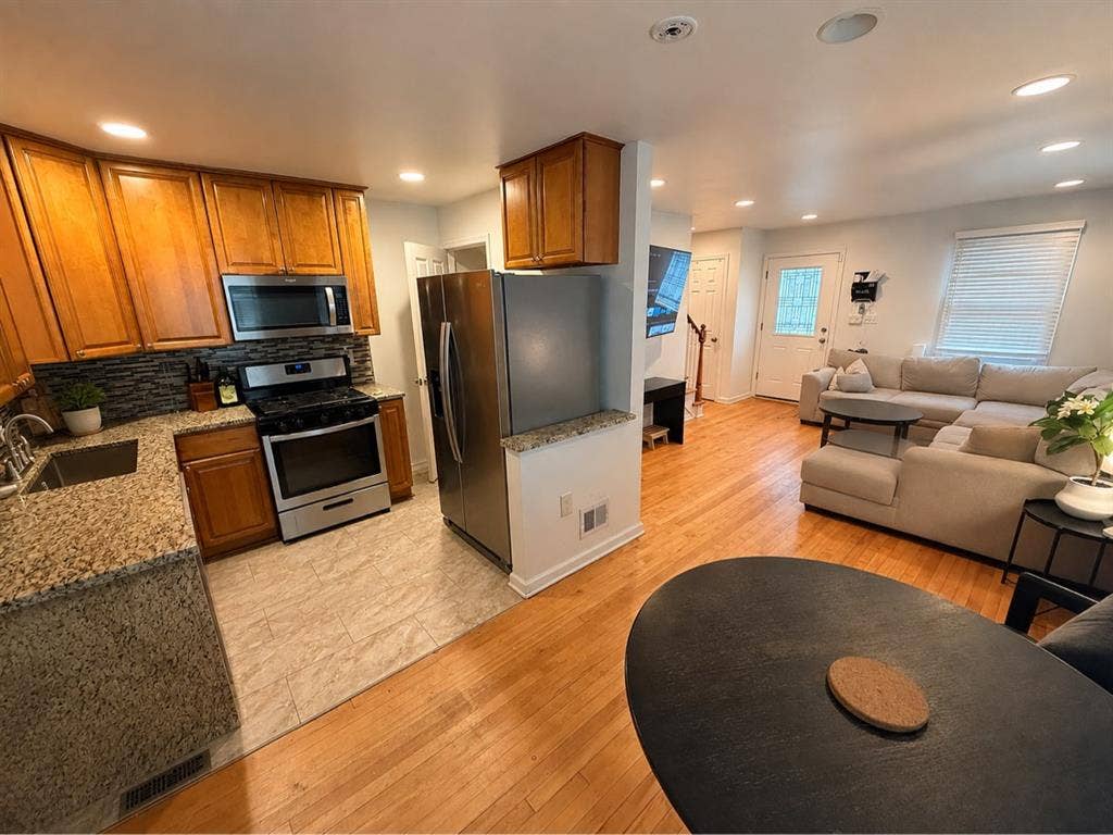 3BR/2BA Fully Furnished House