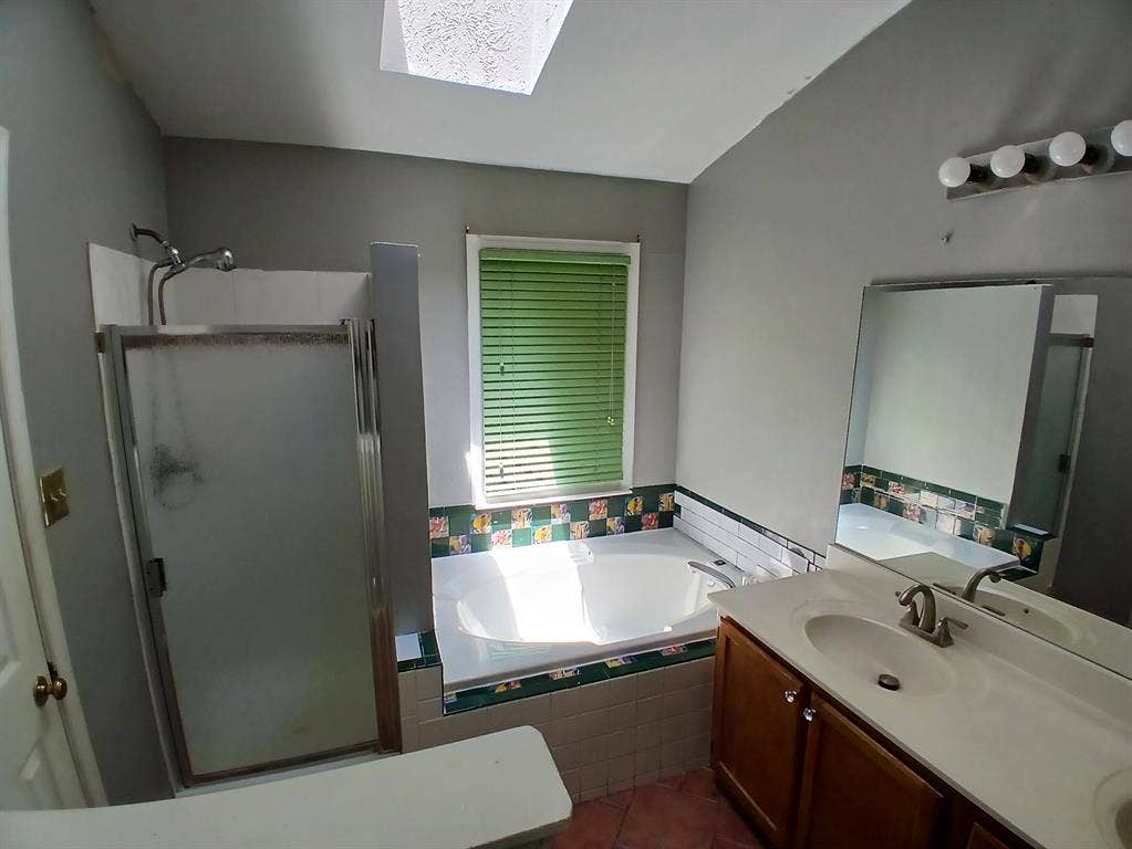 Large bedroom for rent
