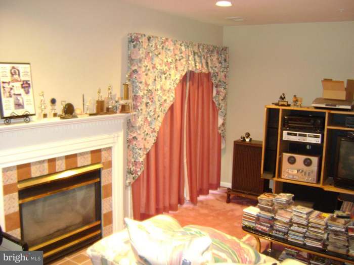 Large bedroom for rent