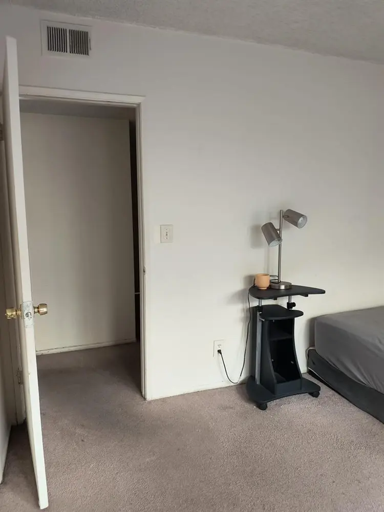 Private room + private bathroom