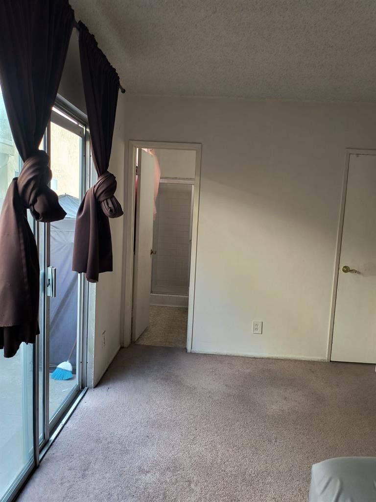Private room + private bathroom