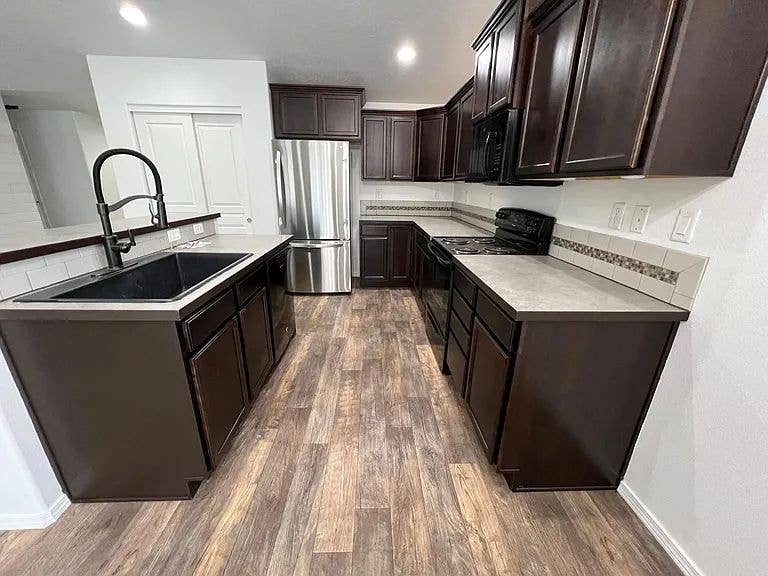 Looking for New Roommate