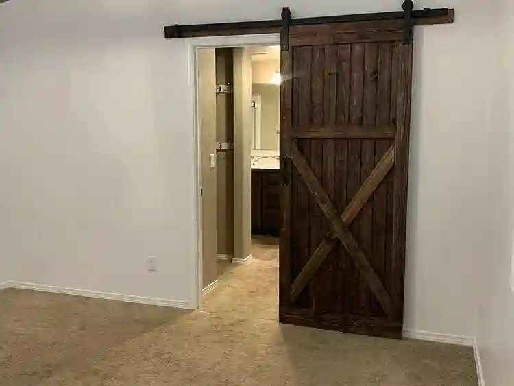 Looking for New Roommate