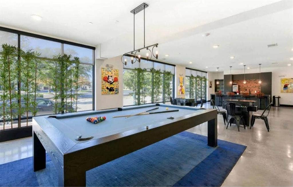Looking to transfer lease (male)