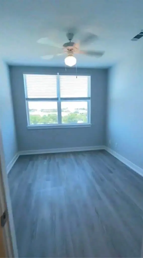 Looking to transfer lease (male)