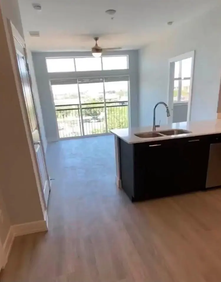 Looking to transfer lease (male)