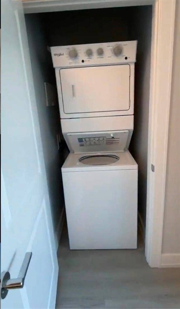 Looking to transfer lease (male)