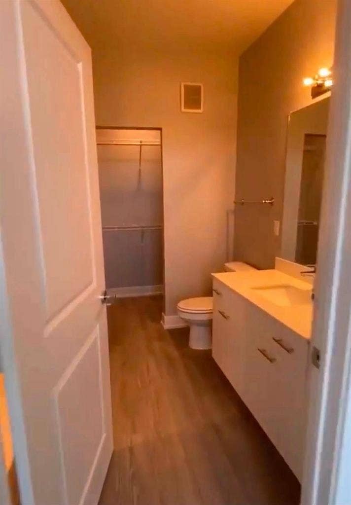 Looking to transfer lease (male)