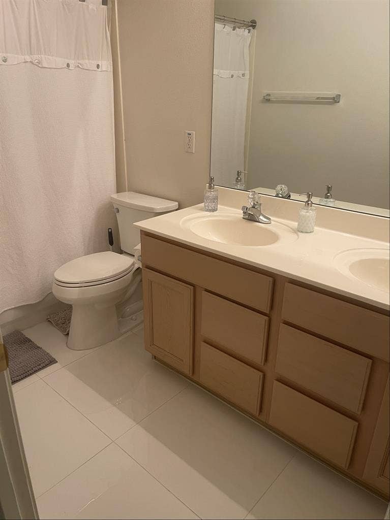 Room for Rent fully furnished