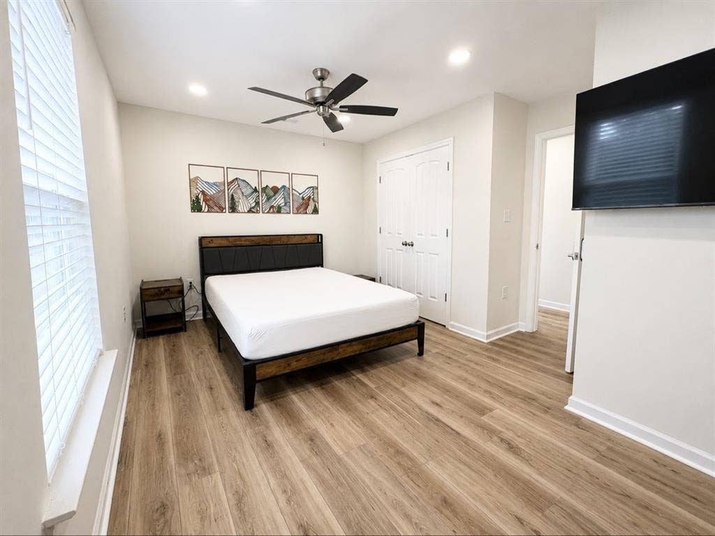 Furnished Queen Room w/Private Bath