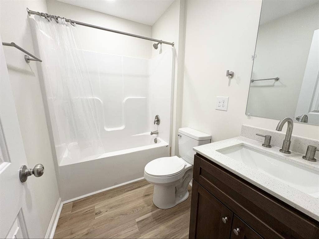 Furnished Queen Room w/Private Bath