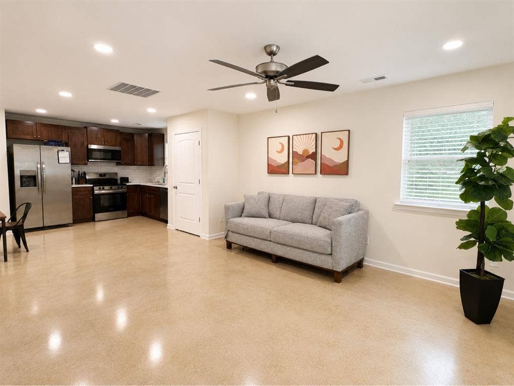 Furnished King Room w/Private Bath