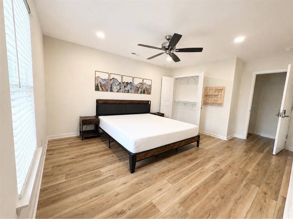Furnished King Room w/Private Bath