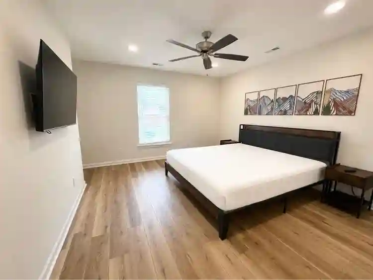 Furnished King Room w/Private Bath