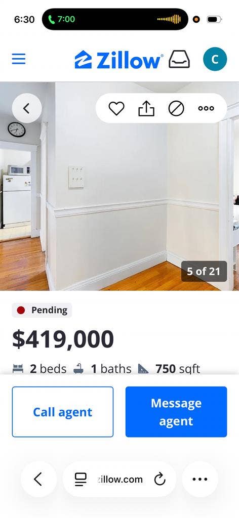 student looking for a roommate